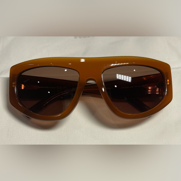 MCM Square Sunglasses with Gold Tone Logo Hardware, dust bag and pouch case NWT - Picture 16 of 16